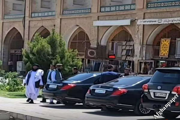 عبور موترهای طالبان از عرصه ممنوعه اصفهان