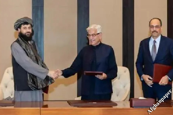 و اینها به فریب ما می خندند