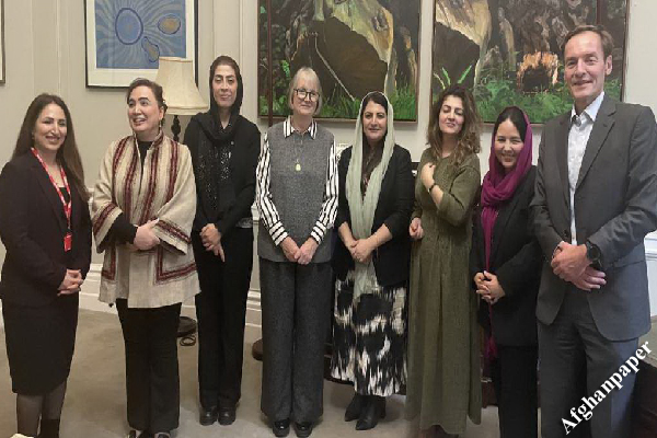نماینده ویژه انگلیس و دیدار با شماری از زنان افغان